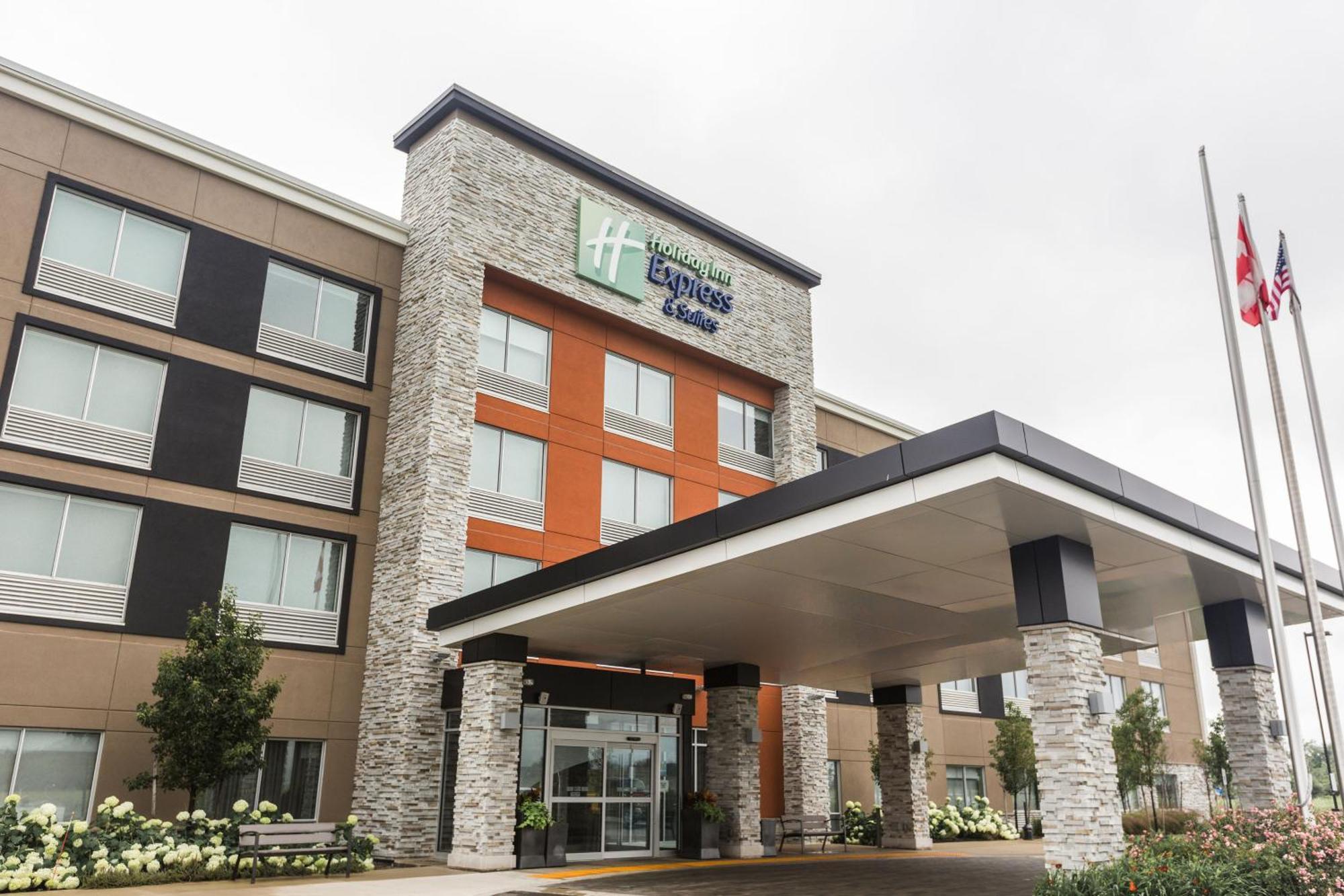 Holiday Inn Express & Suites - Welland Exterior photo