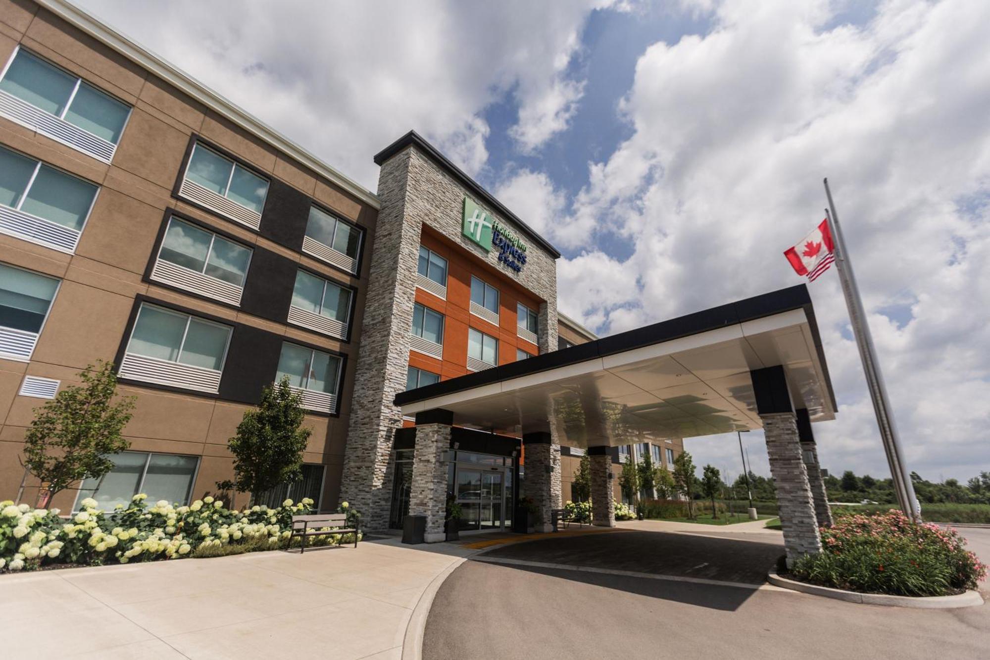 Holiday Inn Express & Suites - Welland Exterior photo