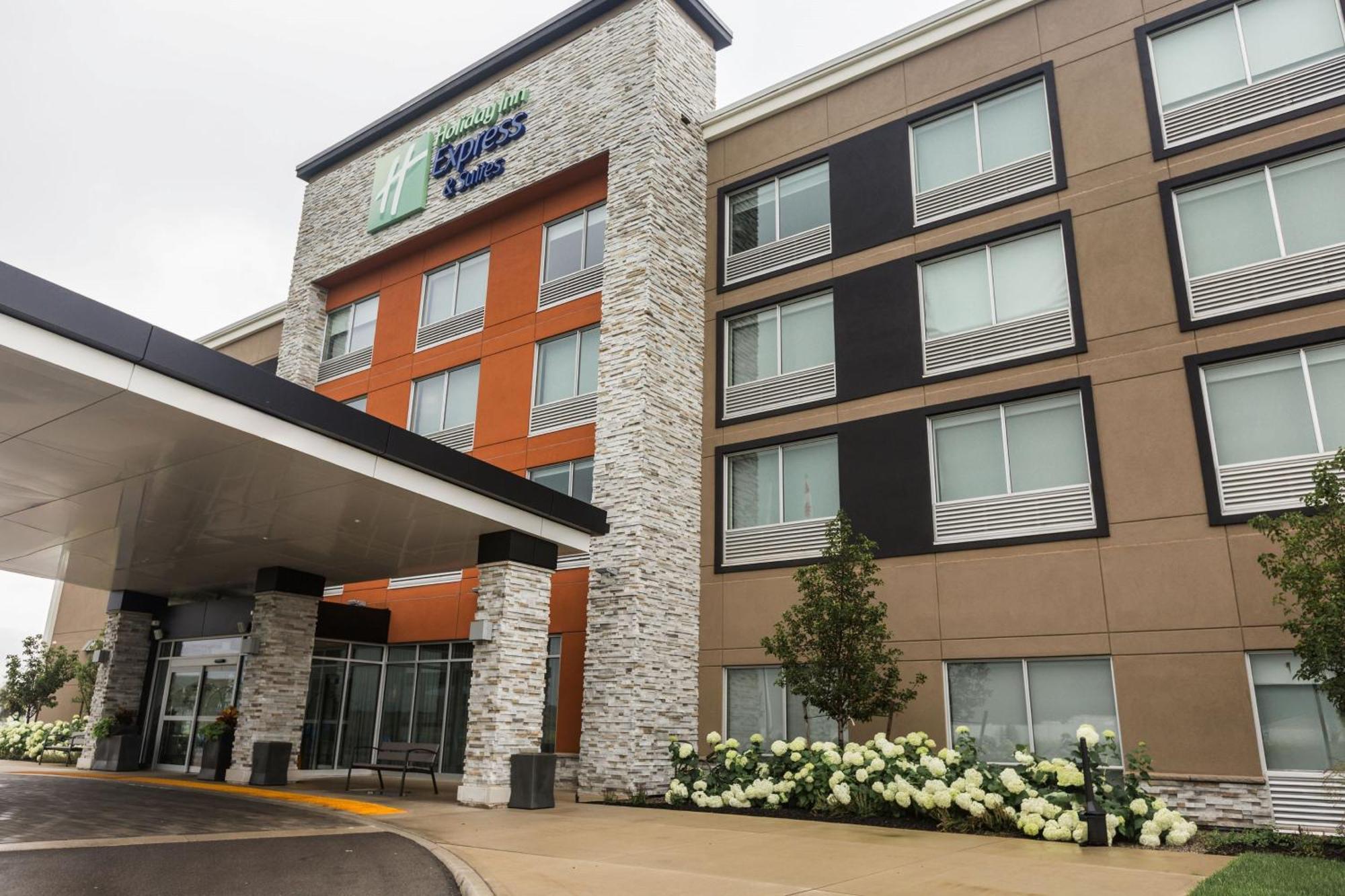 Holiday Inn Express & Suites - Welland Exterior photo